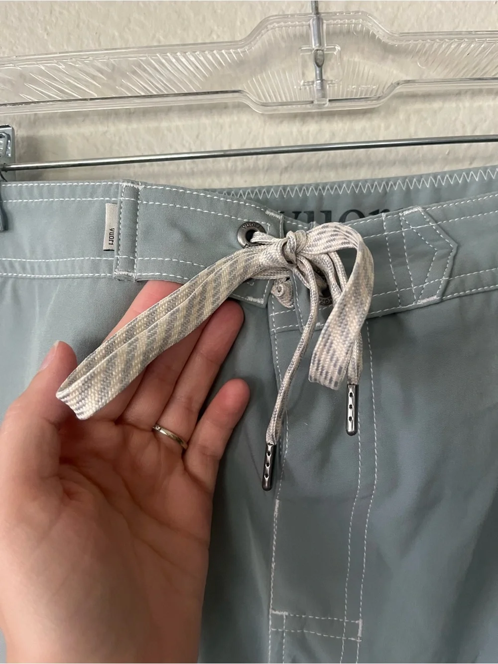 Vuori Puerto Swim Board Shorts in Green with White Side Stripes Men's Size 36